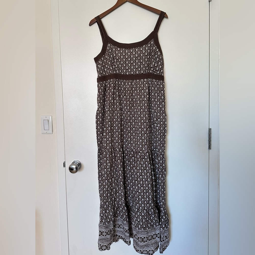 Brown and white maxi dress with adjustable waist